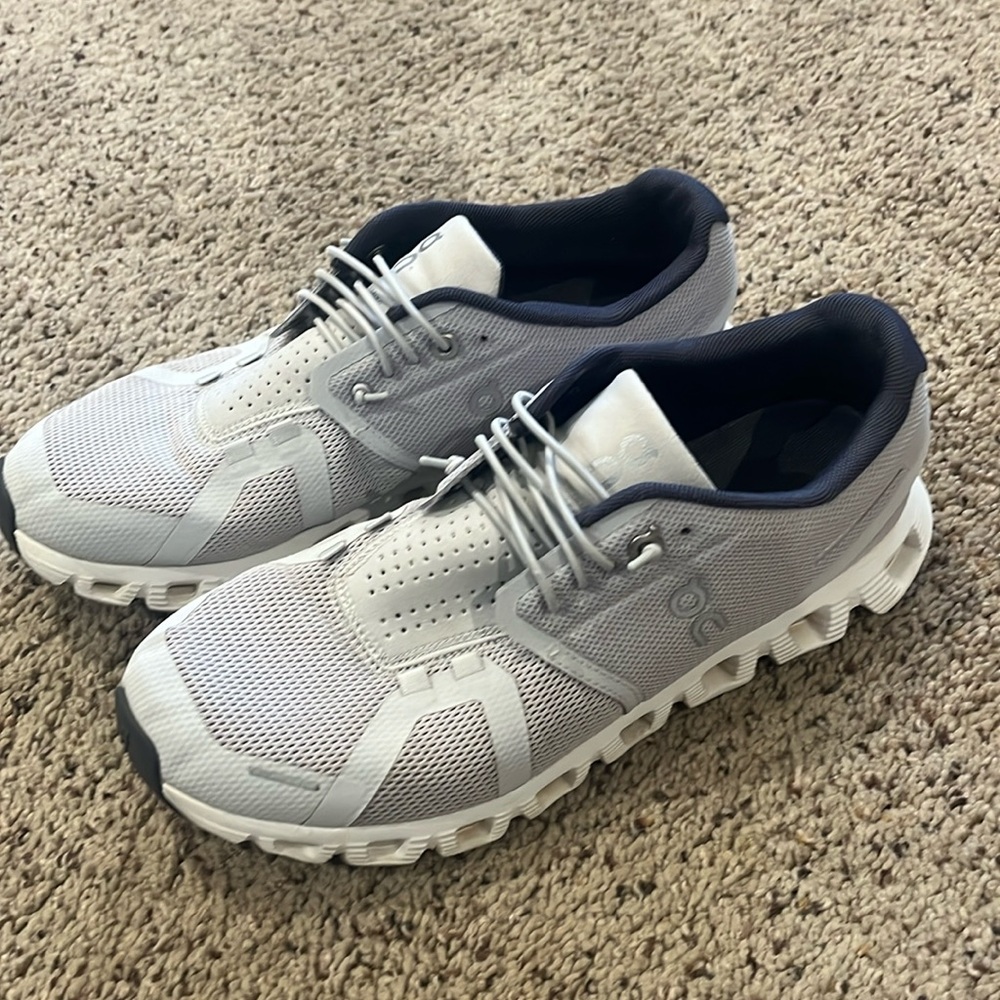 Men’s onclouds size 7